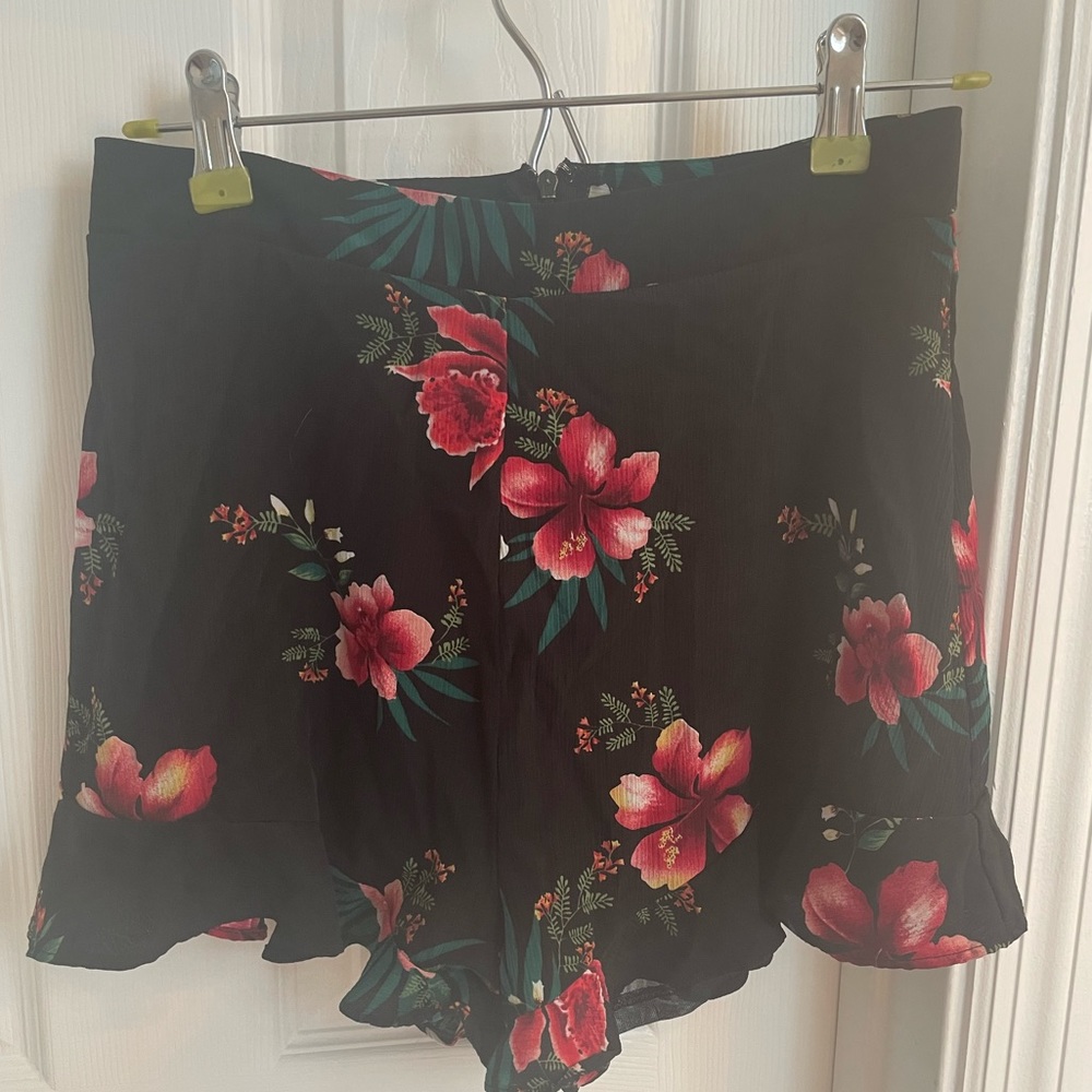 Tropical shorts, size M, LUSH